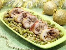 Фаршированные куриные бедра с грибами - рецепт
