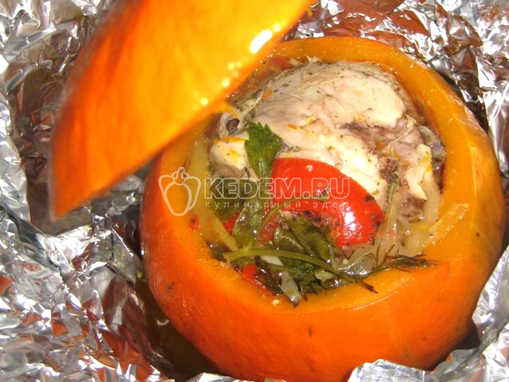 Тыква, фаршированная курицей и овощами
