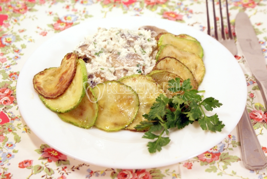 Цукинни с домашним сыром и грибами