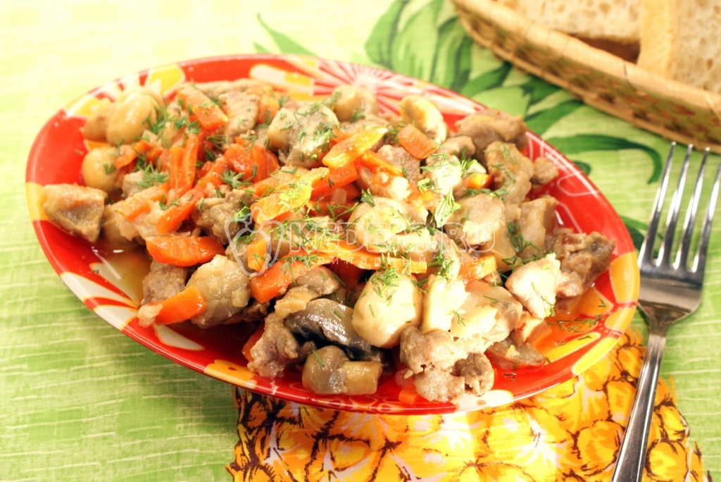 Мясо тушеное с грибами