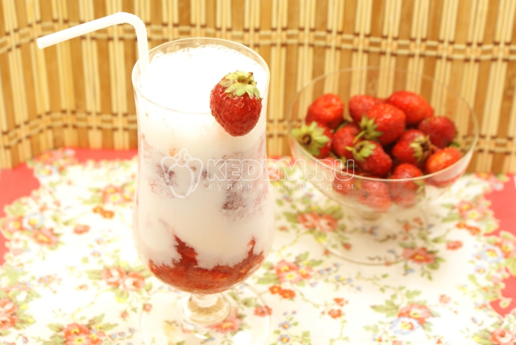 Молочный коктейль с клубникой