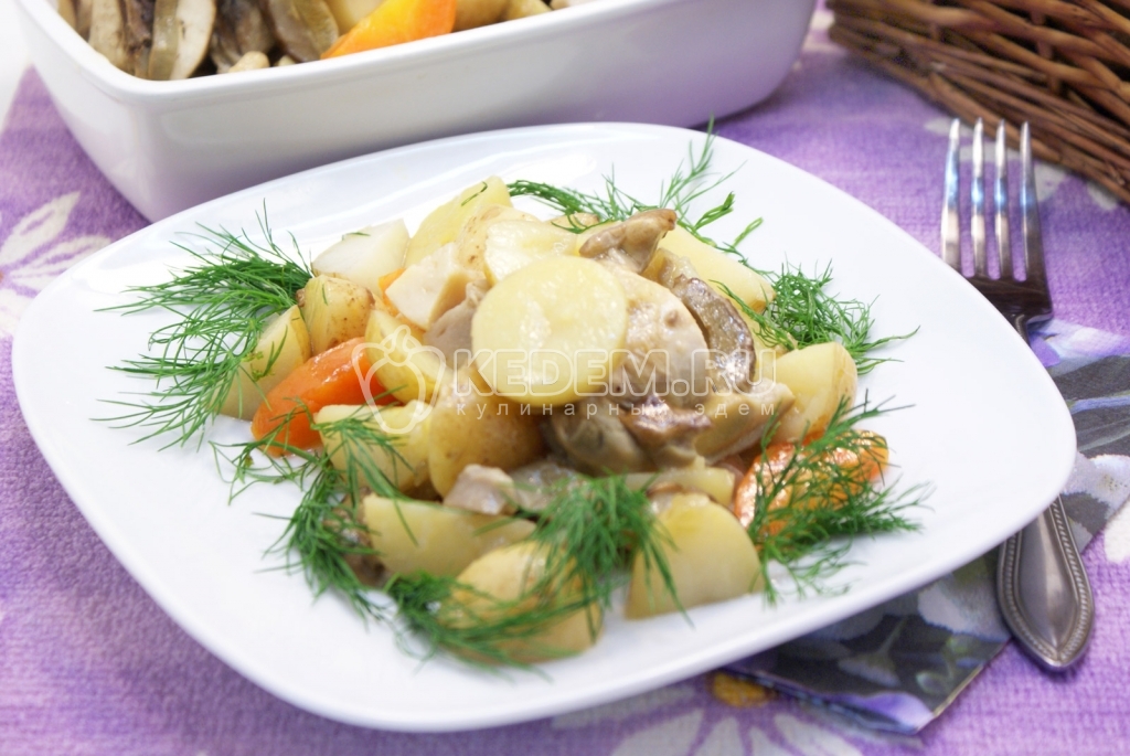 Тушеная курица с картофелем и грибами