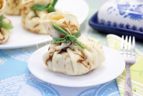 Блинные узелки с курицей