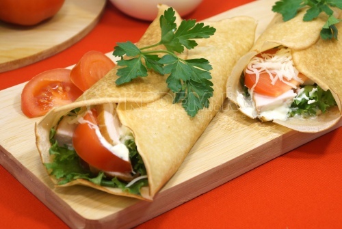 Блины Цезарь с копченой курицей