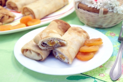 Блины с творогом и курагой