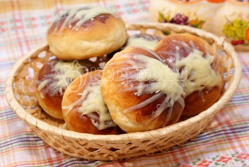 Булочки с сыром в духовке на сухих дрожжах