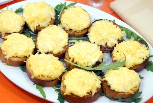 Бутерброды с сыром и чесноком