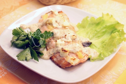 Горбуша с ананасом и сыром фета