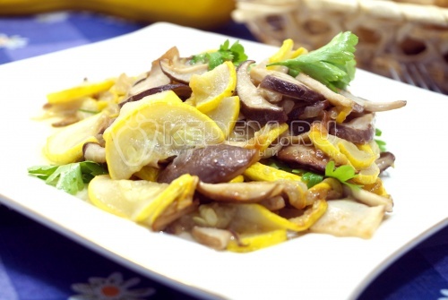 Кабачками с грибами