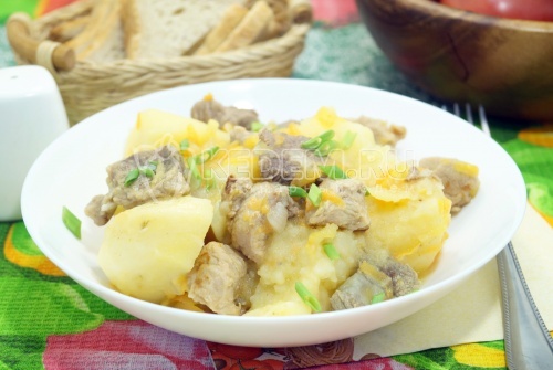 Картофель с мясом в мультиварке