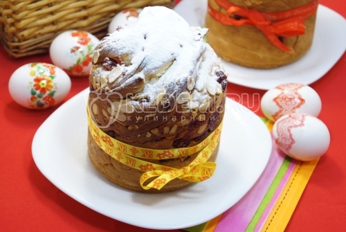 Кулич с миндалём и вяленой вишней