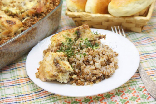 Курица с гречкой в духовке