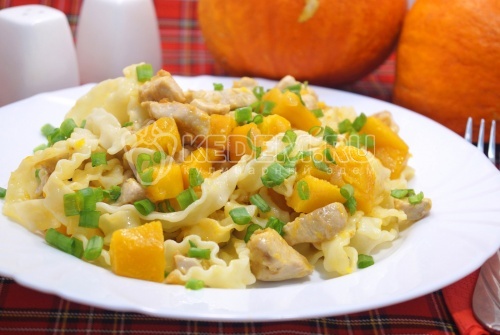 Курица с тыквой и пастой