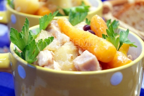 Курица тушеная с овощами Милана