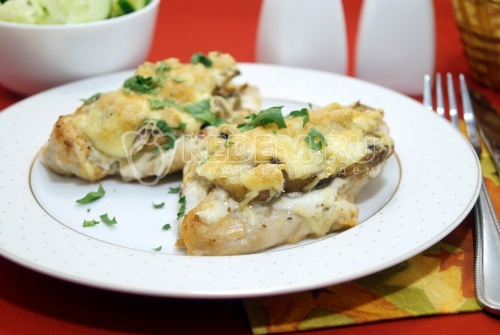 Куриное филе с грибами в духовке
