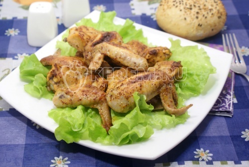 Куриные крылышки в маринаде с протертыми помидорами и горчицей