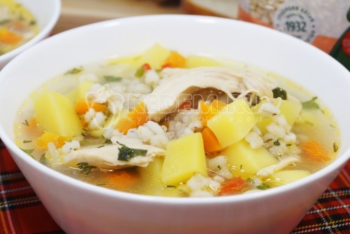 Куриный суп с перловкой и овощами