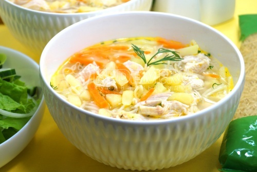 Куриный суп с вермишелью паутинка