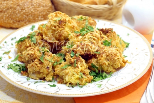 Кусочки куриного филе в сырной панировке