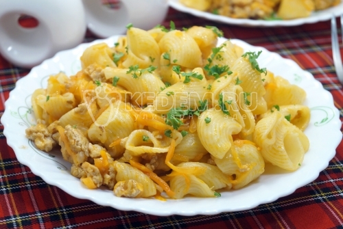 Макароны ракушки с фаршем на сковороде