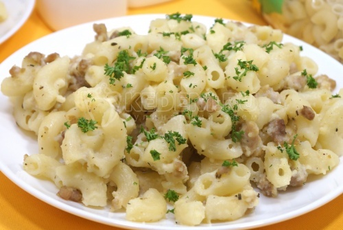 Макароны с фаршем и соусом бешамель