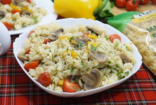 Макароны с грибами и овощами