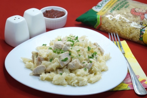 Макароны с курицей и сыром