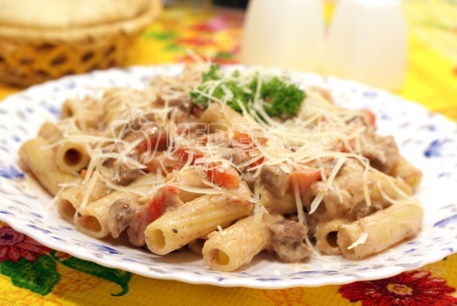 Макароны с мясом и овощами