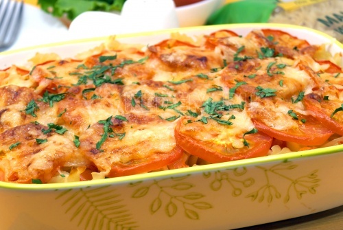 Макароны с помидорами и сыром в духовке
