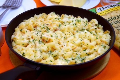 Макароны с сыром на сковороде