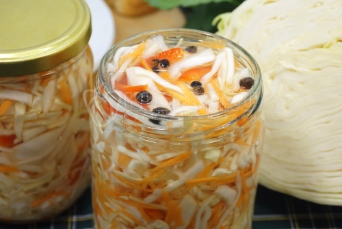 Маринованная капуста в банках