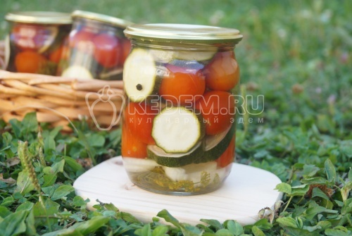 Маринованные кабачки с помидорами
