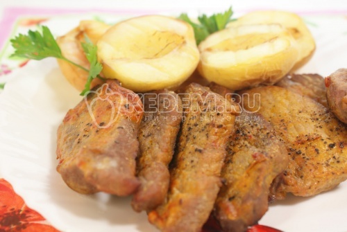 Мясо с персиками