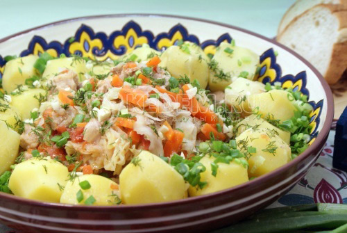 Мясо тушеное с овощами и зеленью