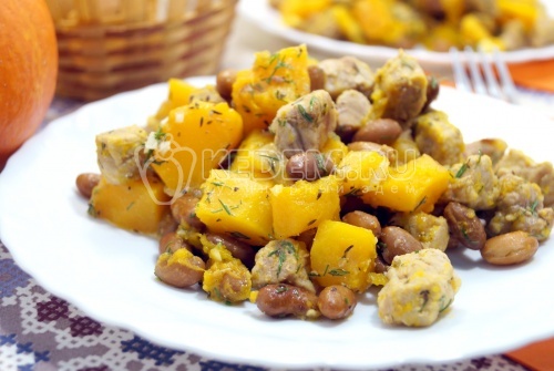 Мясо тушеное с тыквой и фасолью