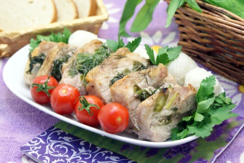 Мясо в  рукаве с черемшой и розмарином
