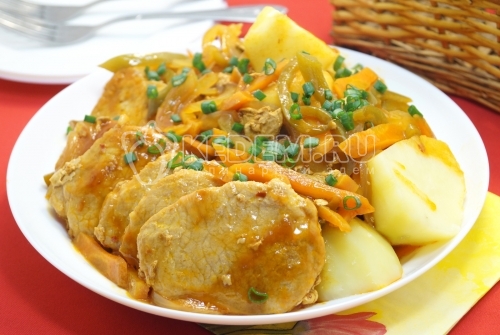 Нежное мясо тушеное с овощами