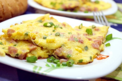 Омлет с колбасой и кукурузой Бонди