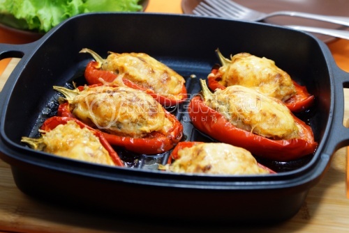 Перцы фаршированные половинками в духовке с куриным фаршем