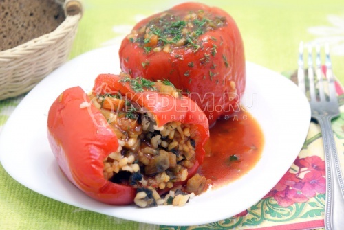 Перцы фаршированные рисом и грибами