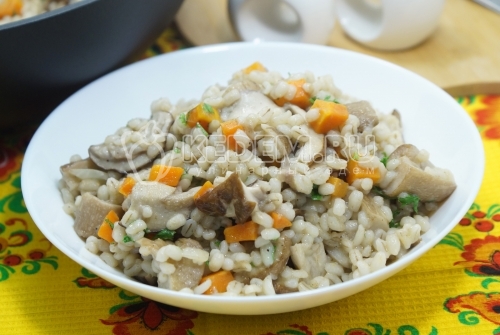 Перловка с белыми грибами