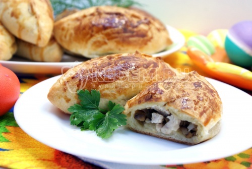 Пирожки с курицей и грибами