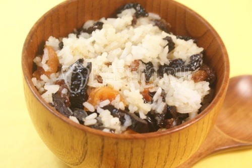 Рисовая кутья с изюмом и мёдом