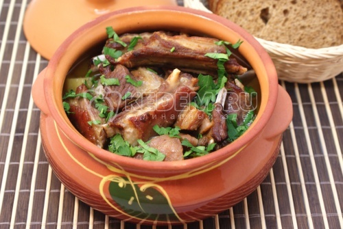 Рёбрышки с картофелем и розмарином