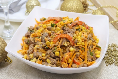 Салат из куриной печени с морковью по-корейски и кукурузой