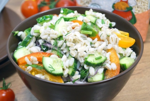 Салат с перловкой и свежими овощами