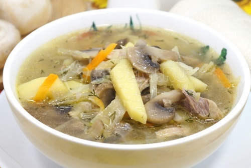 Щи с капустой и шампиньонами