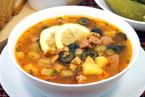 Солянка с маслинами