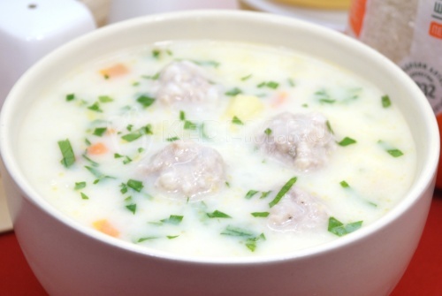 Сырный суп с рисом и фрикадельками