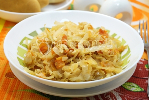 Тушеная капуста с помидорами